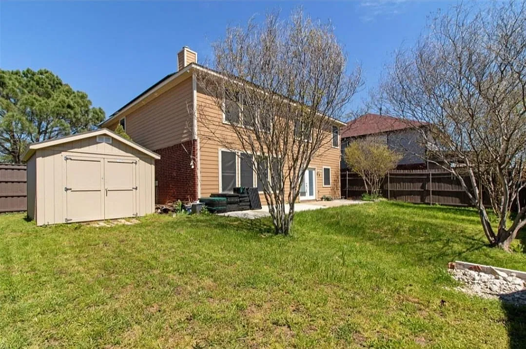 4 bed, 2851 sqft, $2,850 — Photo 2