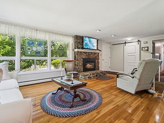5th image of 139 Belknap Avenue
