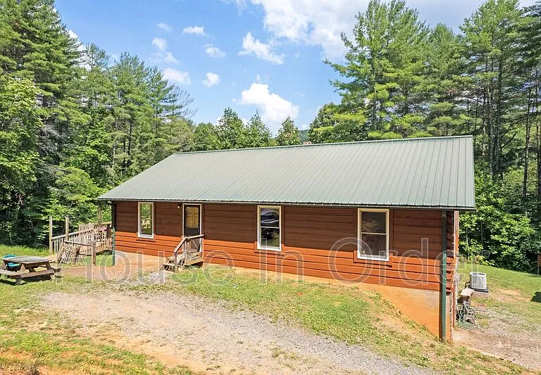561 Bee Tree Rd — Photo 3