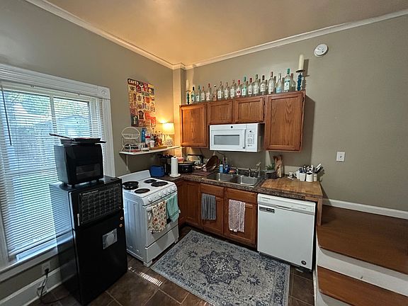 4th image of 330 Oldham Ave