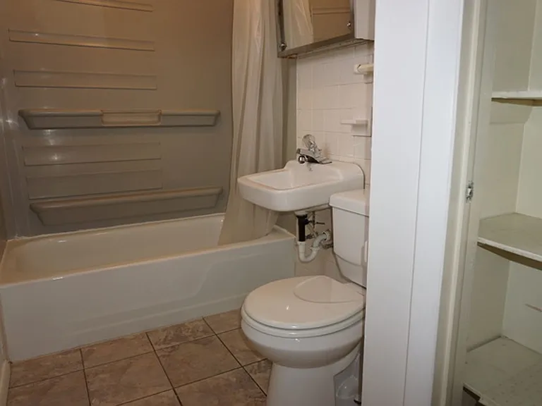202 S Munroe St — Photo 30