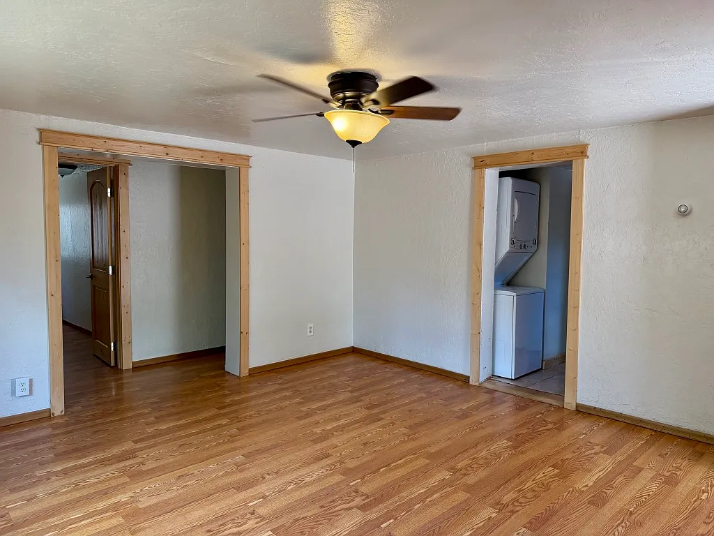 3 bed, 1100 sqft, $2,160 — Photo 3