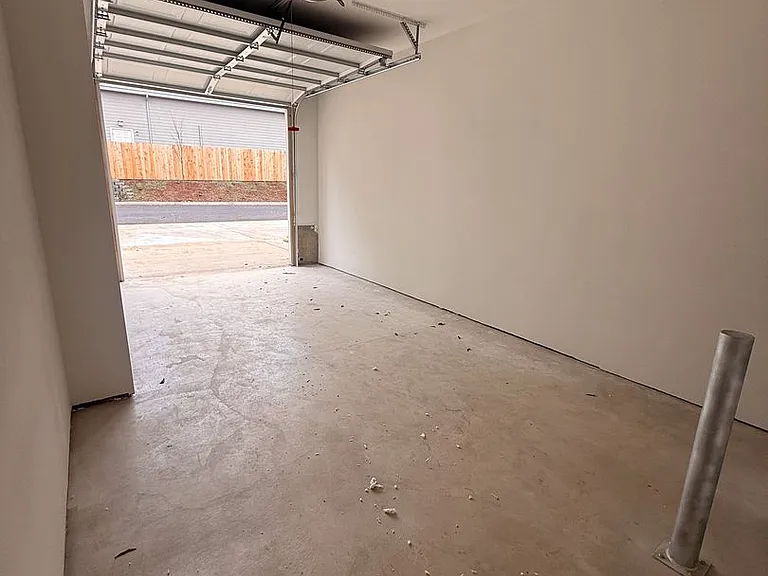5534-5564 Skyline Rd S — Photo 162