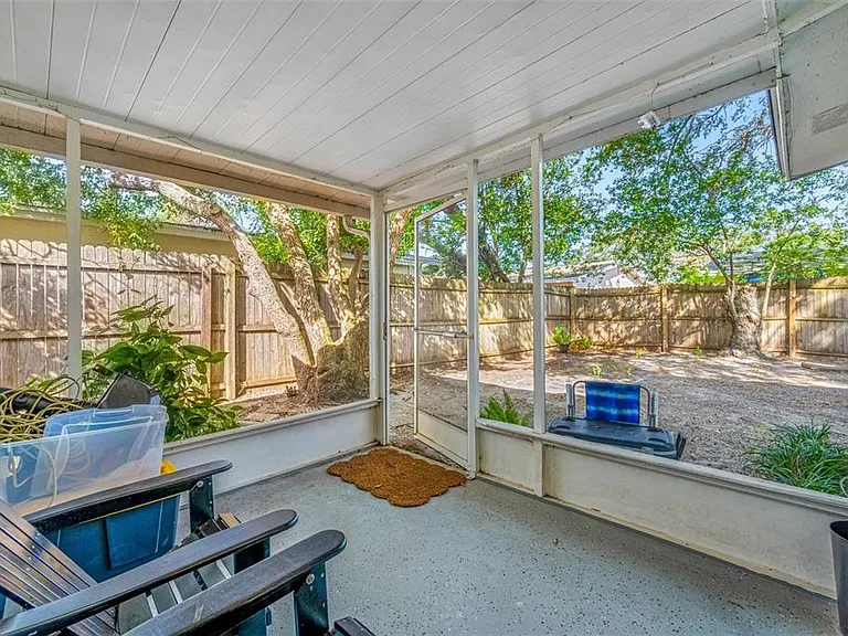 616 Dogwood Ct — Photo 10