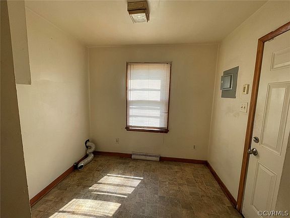 3rd image of 823 Augusta Ave