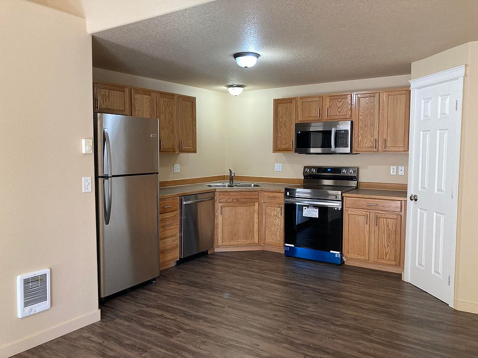 804 SE Maliah Ave Madras OR Zillow