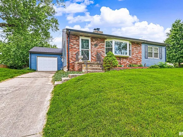 4211 N Brookmont Rd, Peoria, IL 61614
