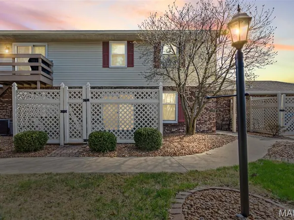 1324 Normandy Dr, Godfrey, IL 62035