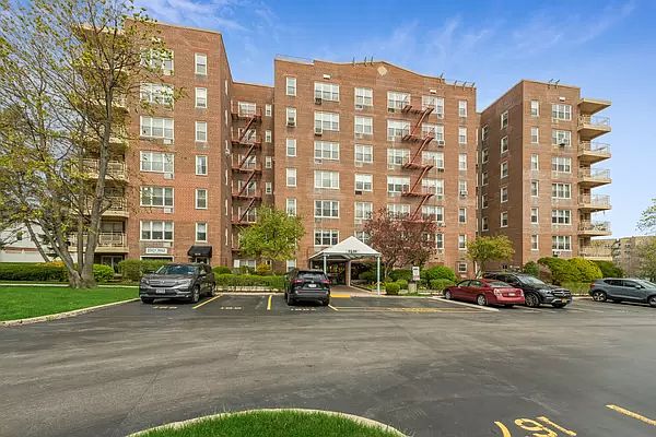 1st image of 23-25 Bell Blvd APT 4A