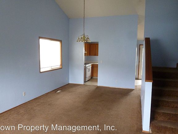 3rd image of 418 Clara Ct NE