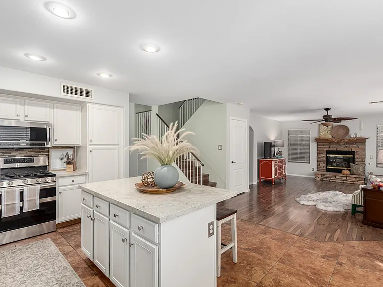 42553 W Sparks Dr — Photo 6