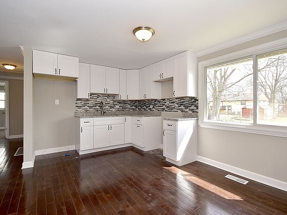 3rd image of 19 S Sycamore Ln