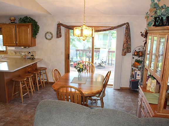 5th image of 936 E Capitol Ave