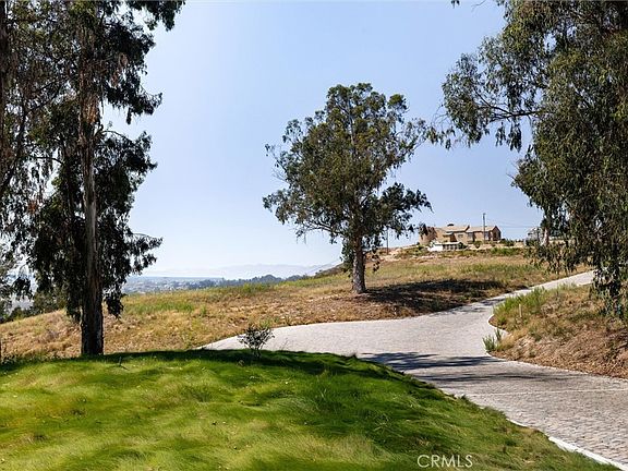 3rd image of 2 Castle Bluff Rd