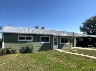 1006 E St, Edgemont, SD 57735