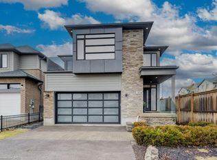 204 Carriage Way S, Waterloo, ON N2K 0C6