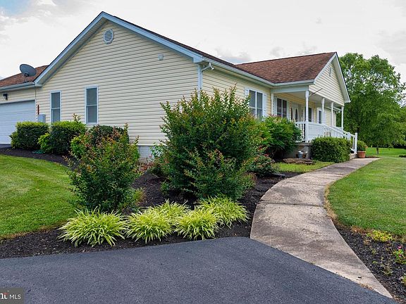 5th image of 390 Nansfield Dr