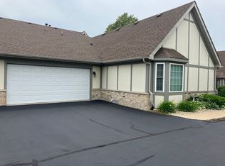 1674 Willow Circle Dr, Crest Hill, IL 60403