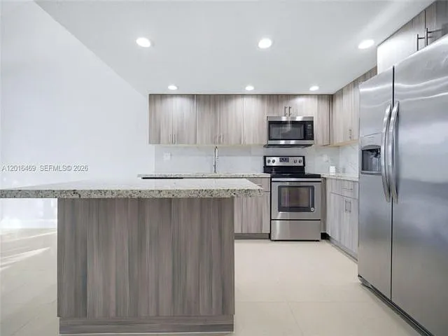 10941 N Lakeview Dr — Photo 15