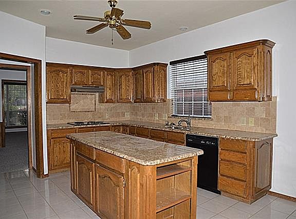 3rd image of 4216 Crescent Dr