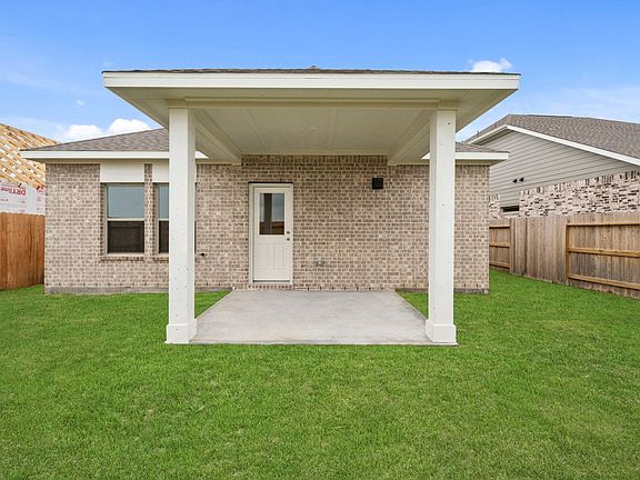 3rd image of 2910 Rockwood Dr