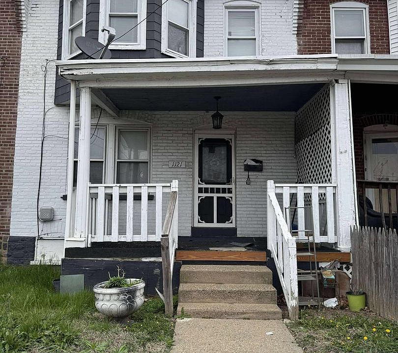 1st image of 1121 E 22nd St