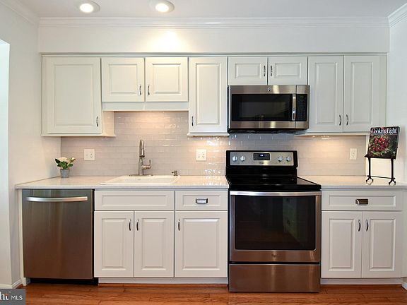 3rd image of 3960 Collis Oak Ct