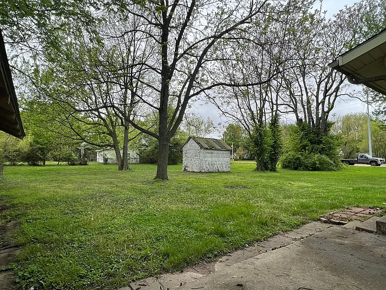 1522 W High St — Photo 13