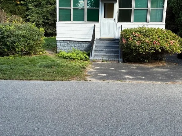31 Dexter St, Methuen, MA 01844