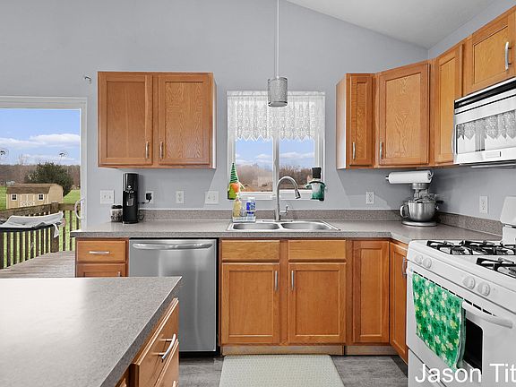 4th image of 7563 Red Cedar Dr NE
