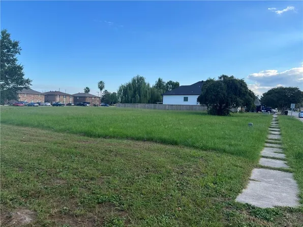 3113 Delambert St, Chalmette, LA 70043