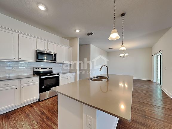 4th image of 805 Heavenly Dr