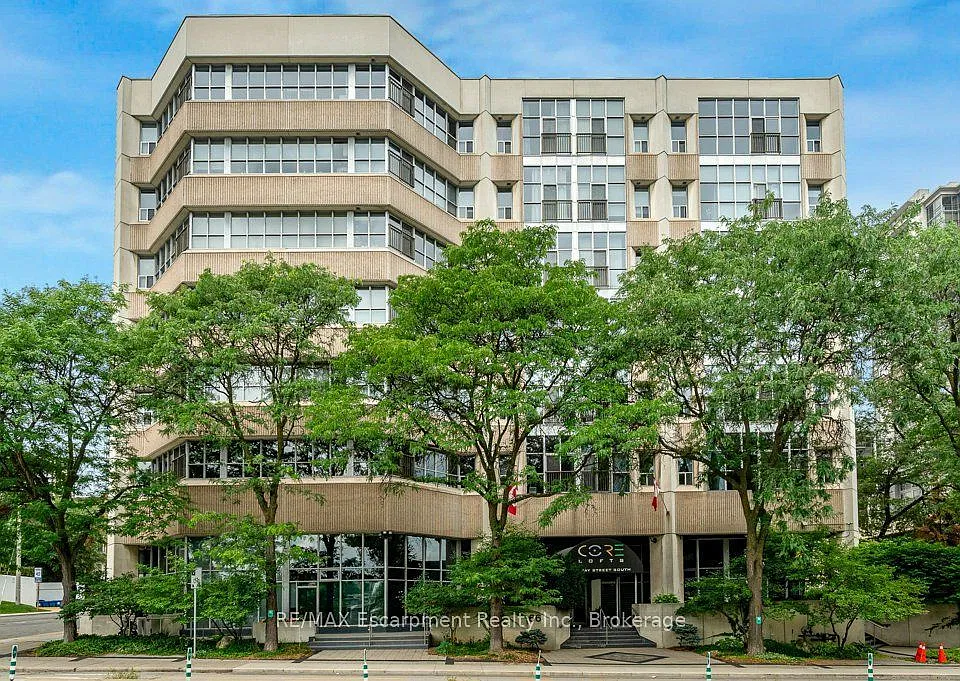 66 Bay St S #107