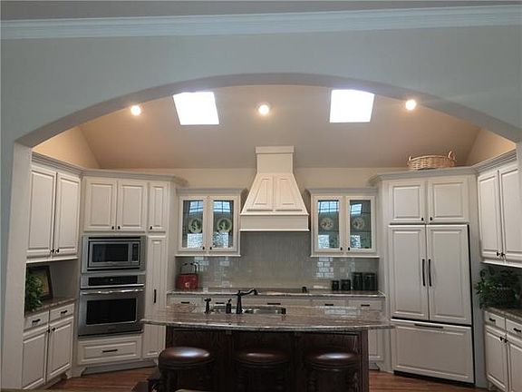 5th image of 18404 Hemington Ct