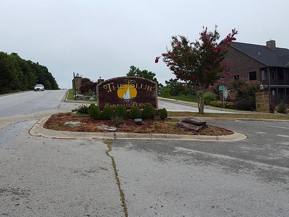 4th image of 881 Crescent Dr