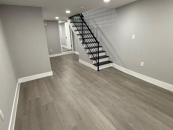 4th image of 2502 S Sheridan St