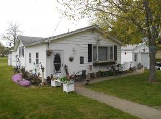 103 N Jonathan St, Oakland, IL 61943