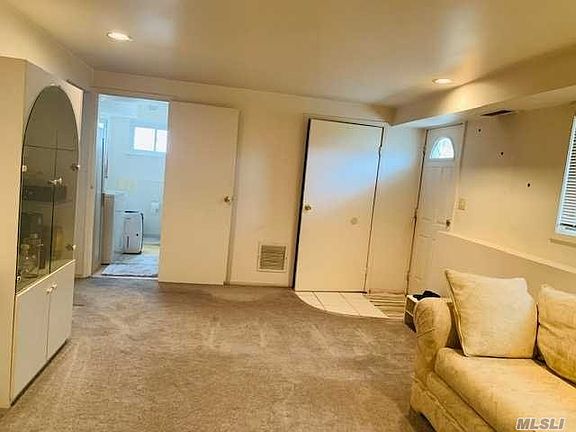 4th image of 73 Floral Dr W
