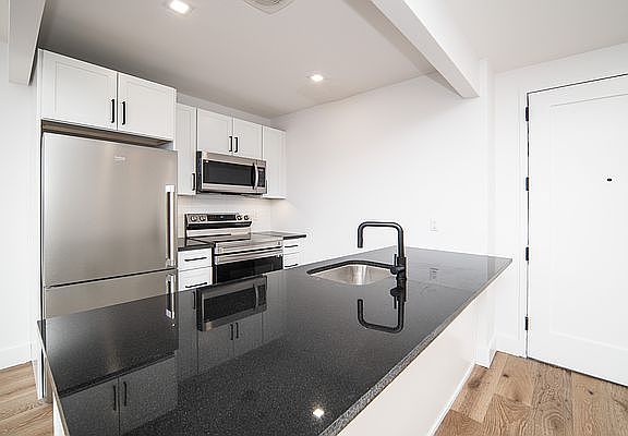 5th image of 311 Franklin Ave APT 6B