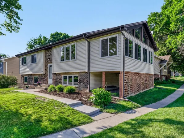 3458 Pilgrim Ln N, Plymouth, MN 55441