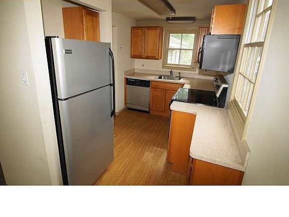 3rd image of 209 Court St #B