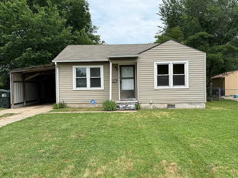 621 Rancho Dr — Photo 1