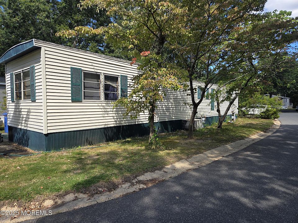2nd image of 301 Roberts Road