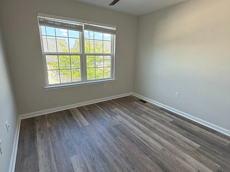 135 S Charlotte St — Photo 18