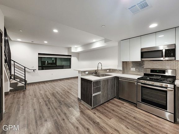 3rd image of 178 N Alexandria Ave #305