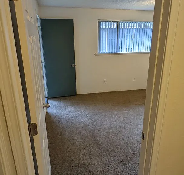 Royal Crest Townhomes — Photo 138