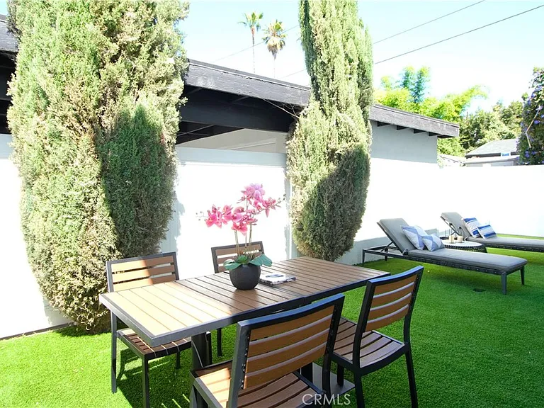 15803 Vose St — Photo 19