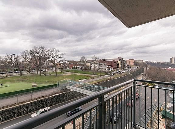 4th image of 100 Manhattan Ave APT 602