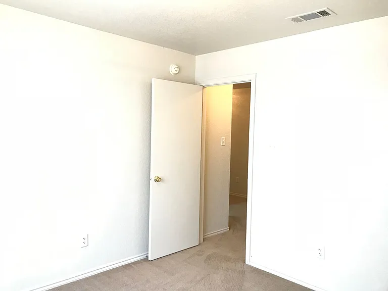 3401 Driftwood Dr — Photo 18