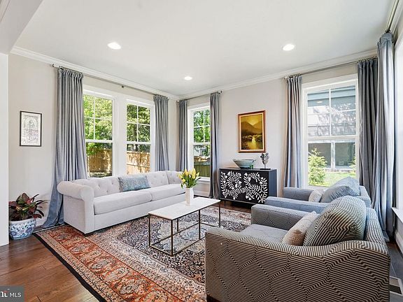 5th image of 2516 Villanova Dr